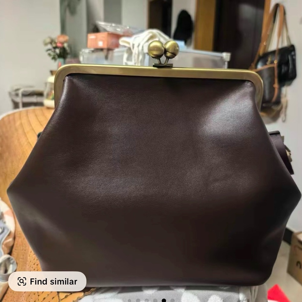 Brown kisslock bag